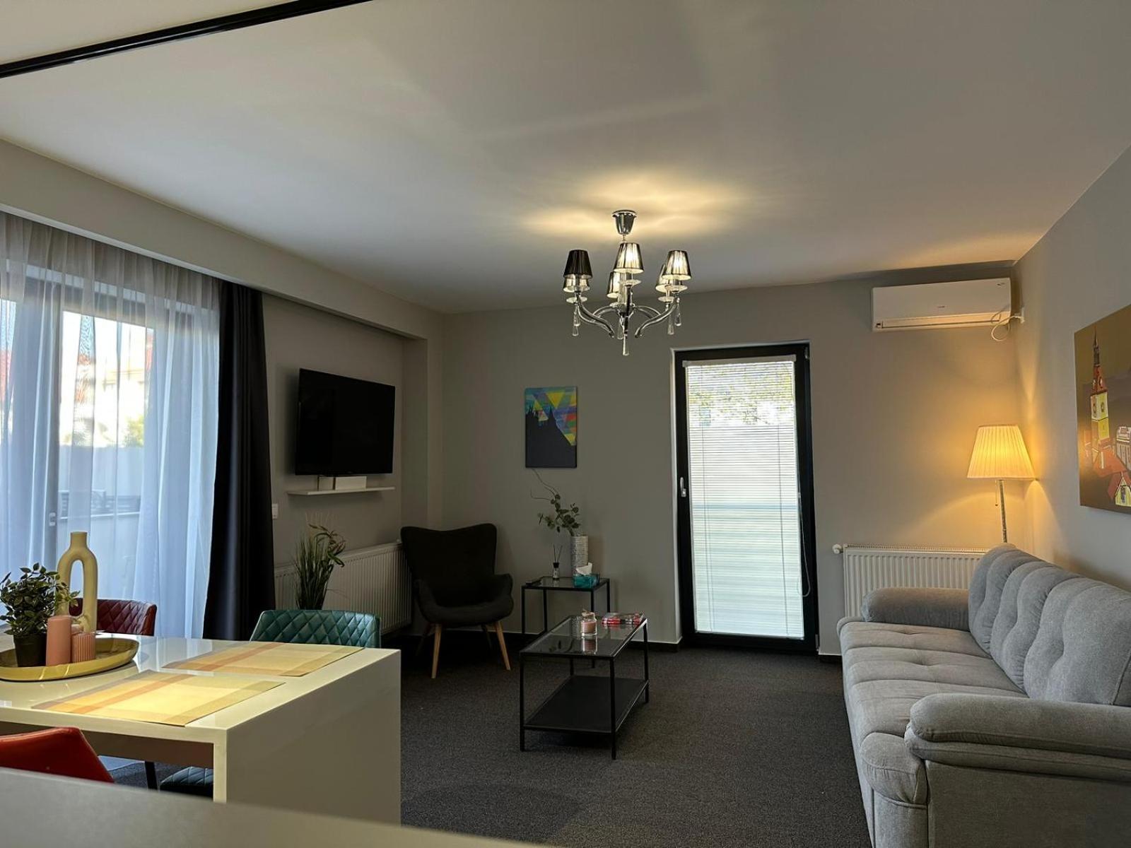 Luxury Glam Apartments & Studios Near Coresi Mall 브라쇼브 외부 사진