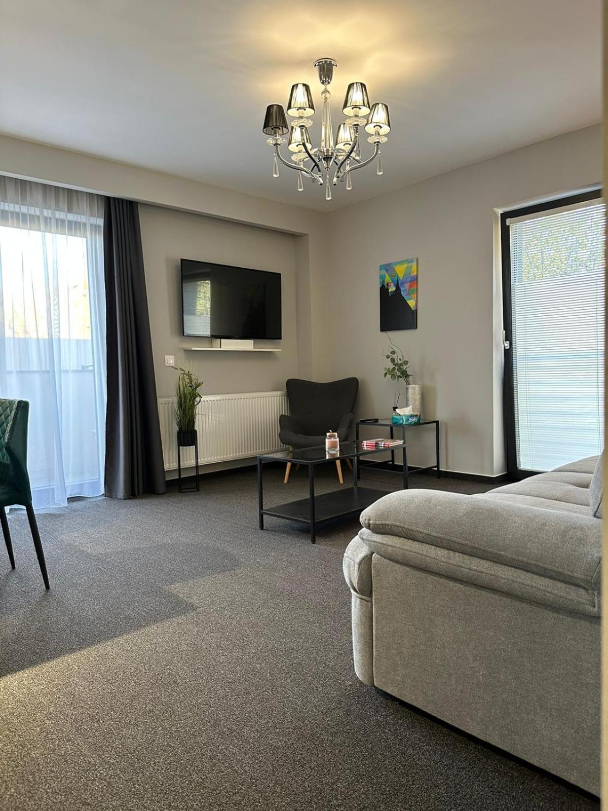 Luxury Glam Apartments & Studios Near Coresi Mall 브라쇼브 외부 사진