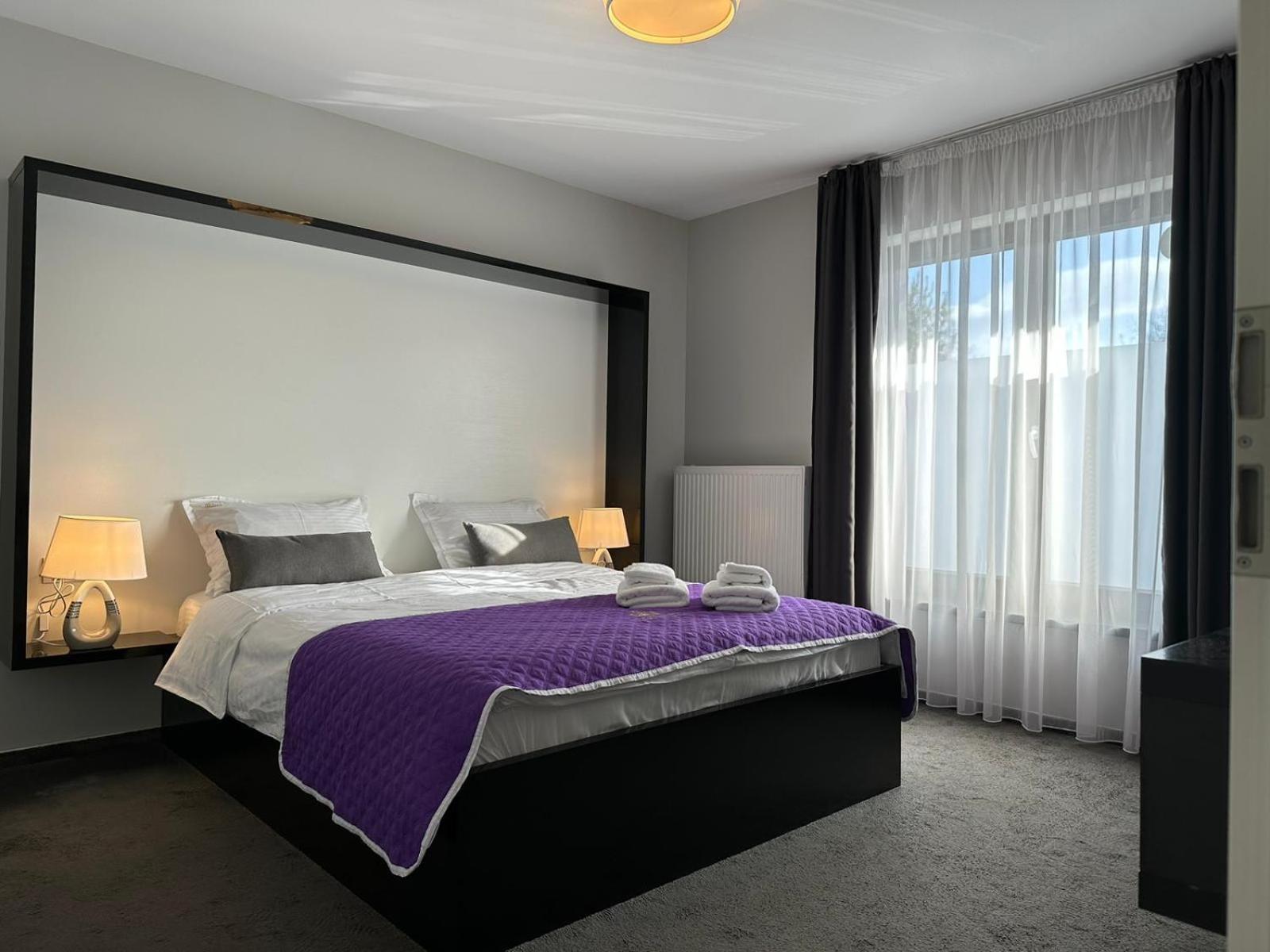 Luxury Glam Apartments & Studios Near Coresi Mall 브라쇼브 외부 사진