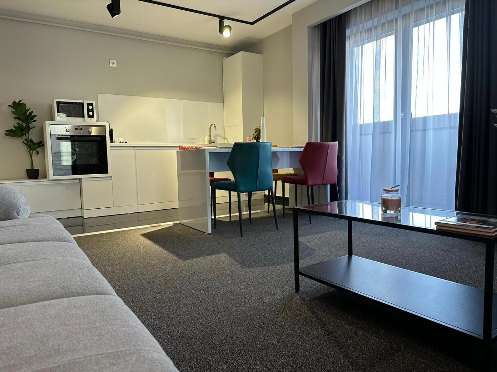 Luxury Glam Apartments & Studios Near Coresi Mall 브라쇼브 외부 사진
