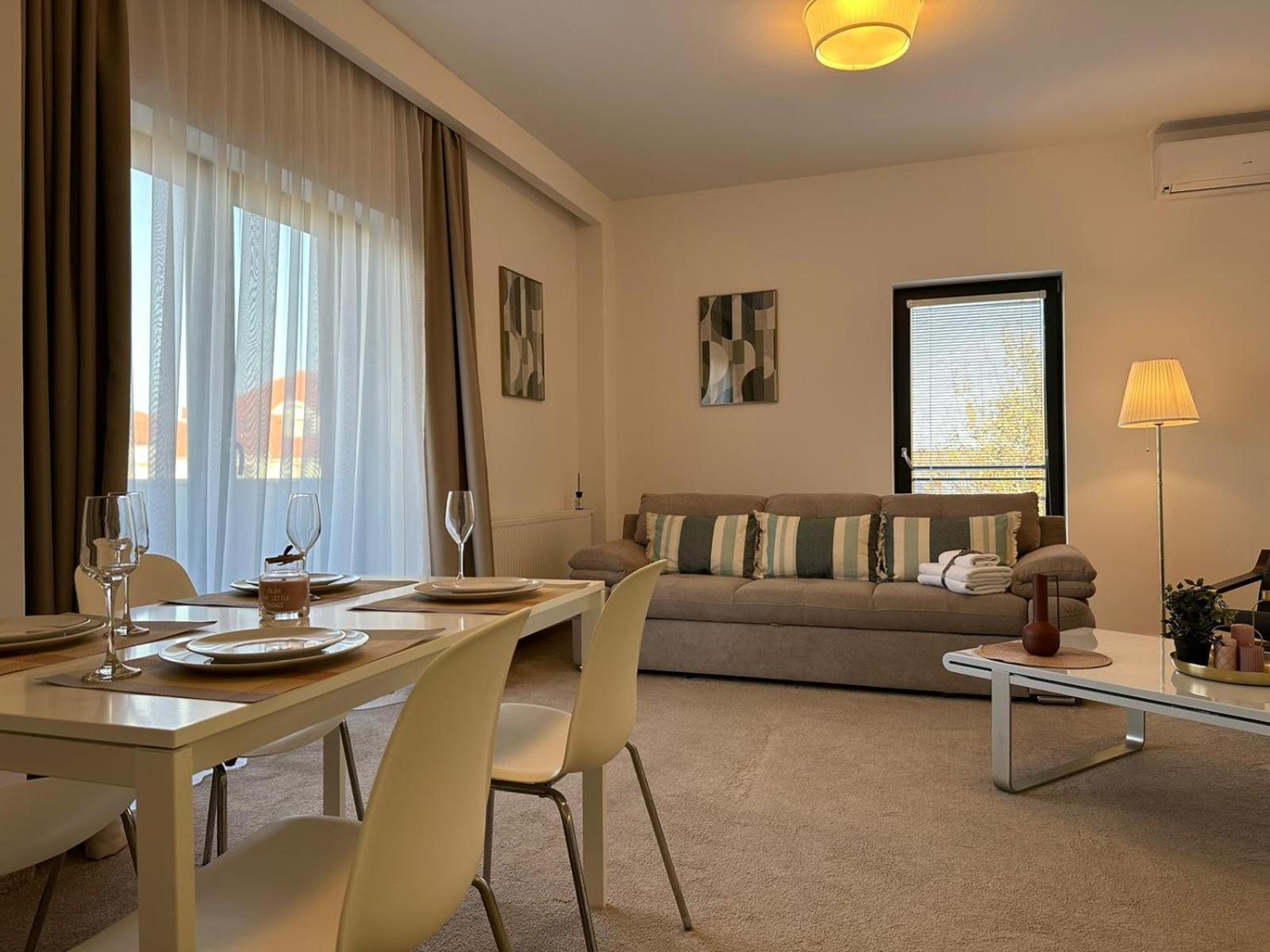 Luxury Glam Apartments & Studios Near Coresi Mall 브라쇼브 외부 사진