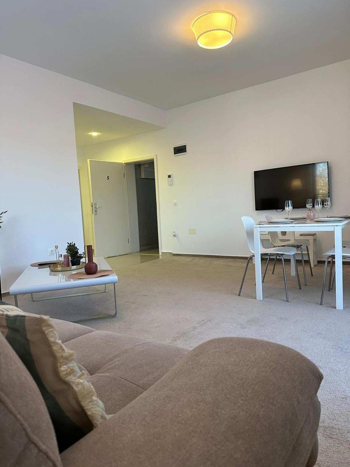Luxury Glam Apartments & Studios Near Coresi Mall 브라쇼브 외부 사진