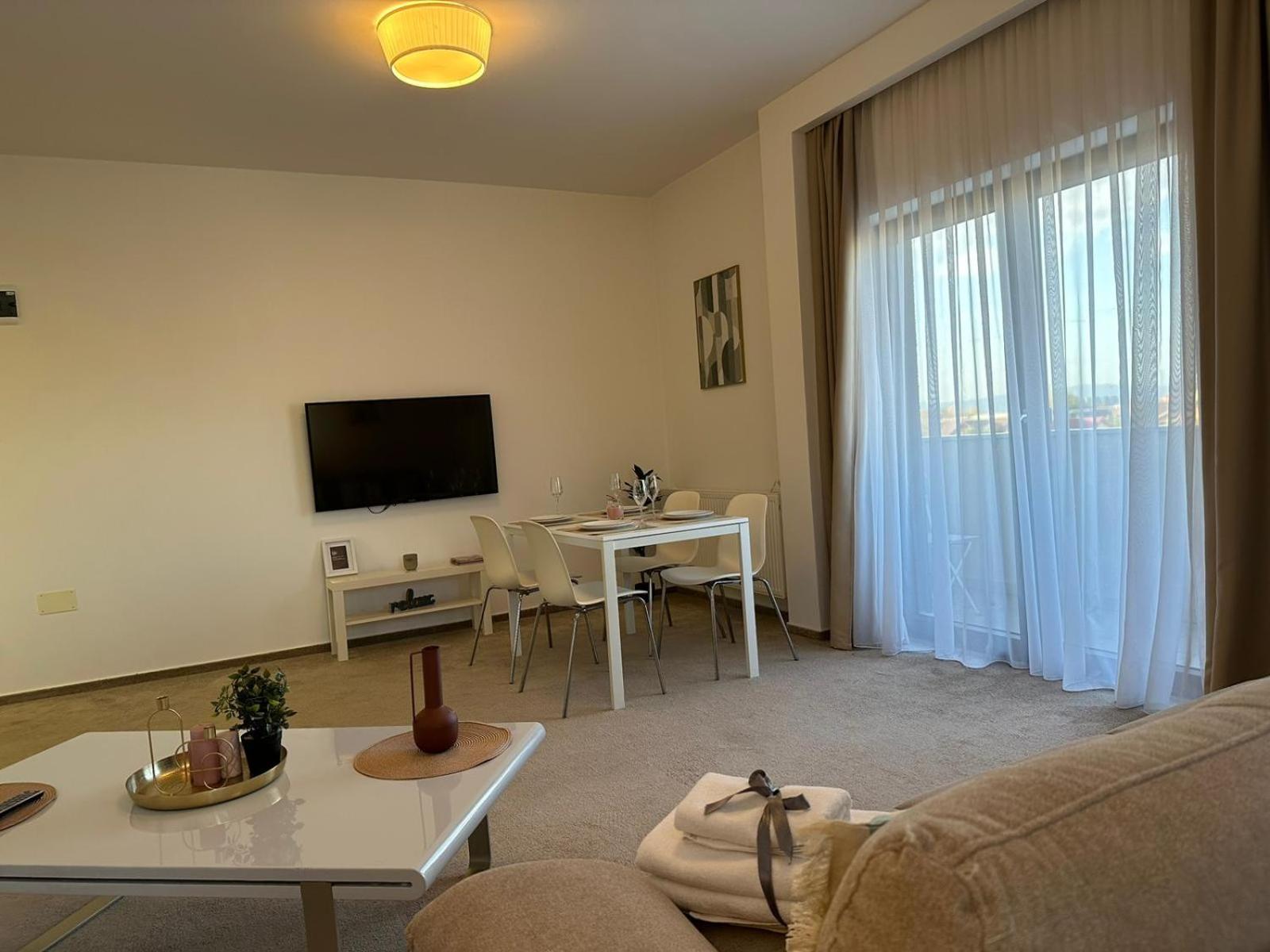 Luxury Glam Apartments & Studios Near Coresi Mall 브라쇼브 외부 사진